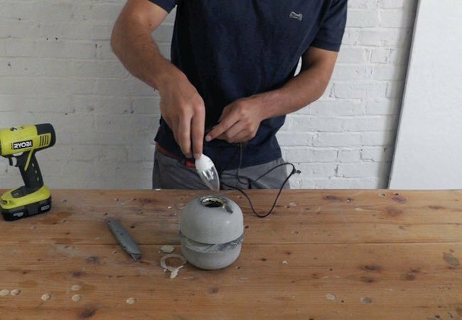 איך להכין מנורת בטון - נורה