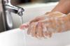 Cum să faci săpun de mâini spumant în 5 pași simpli
