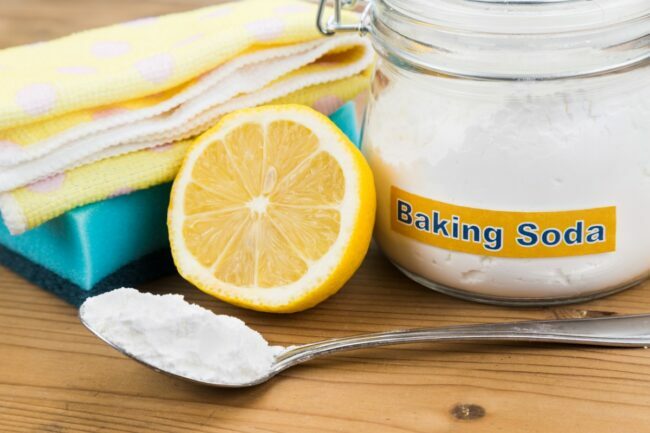 Bicarbonato de sodio con limón y toallas