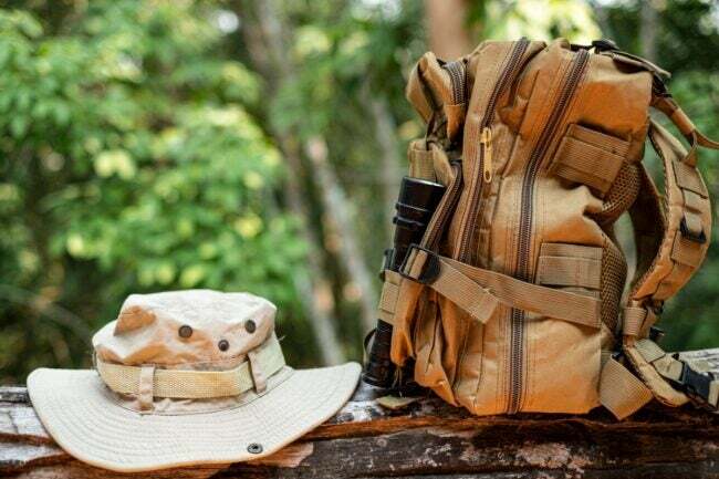 Cappello e borsa per l'escursionismo