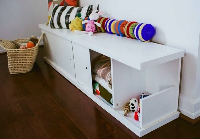 Pomysły na przechowywanie zabawek - DIY przedszkolna ławka