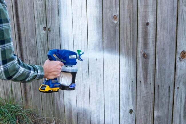 како користити ограду за фарбање помоћу прскалице