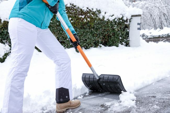 Najboljše lopate za sneg za čiščenje dovozov