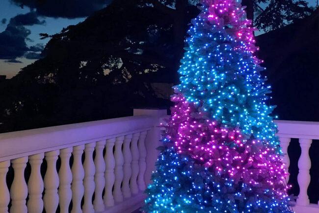 A melhor opção de decoração de Natal: luzes LED multicoloridas cintilantes