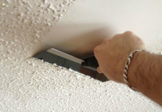 Как да премахнете таваните за пуканки - изстържете