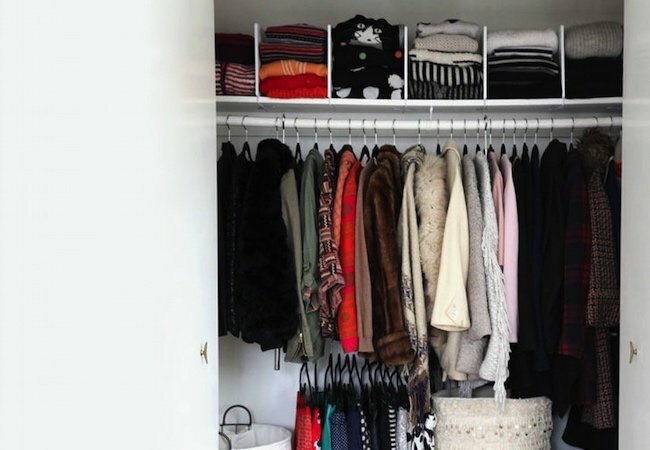 Ideas para armarios pequeños: separadores de estantes