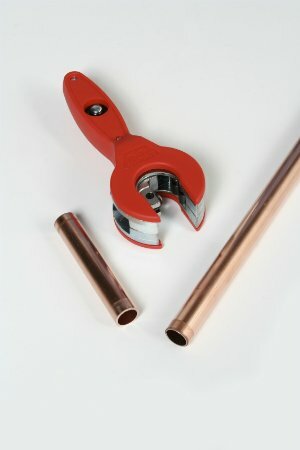 Comment couper un tuyau en cuivre à l'aide d'un coupe-tube