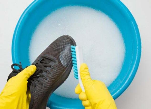 kako oprati čevlje v pralnem stroju