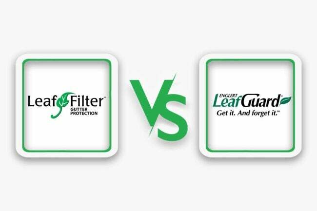 „LeafFilter“ ir „LeafGuard“ rodomi baltais kvadratais su žaliu kraštu, tarp kurių yra „VS“ žaliomis raidėmis. 