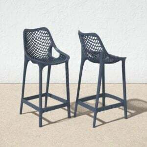 Cea mai bună opțiune de scaune de bar pentru exterior: set de 2 scaune de bar pentru patio AllModern Farrah de 25,6 inchi