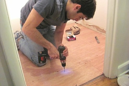 Уградња подова од винилних дасака - увртање подлоге