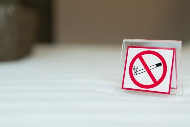 Ingen rökning skylt på sängen