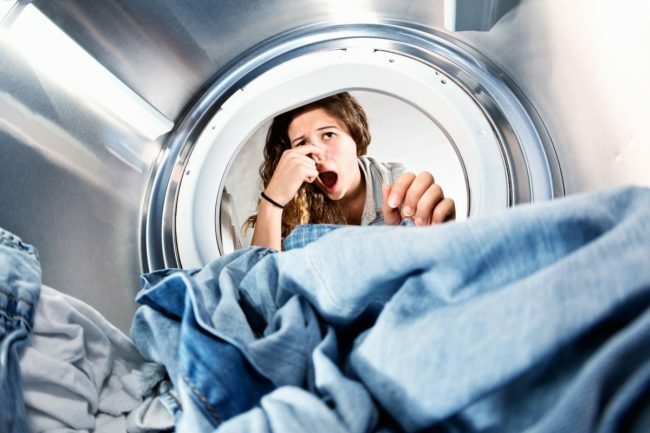 Pekoč vonj iz vašega sušilnika? 6 DIY popravki