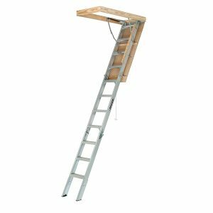Най -добри опции за таванска стълба: Стълба Louisville AA2210 Елитна алуминиева таванска стълба