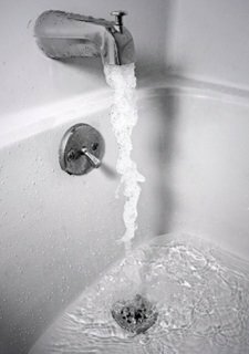 Jak vyměnit výtok z vany