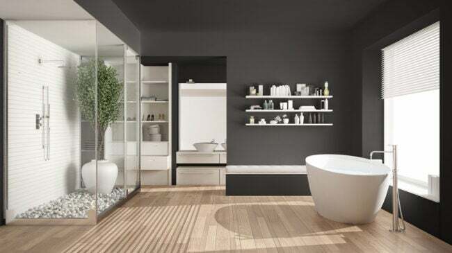 billeder af walk-in brusere grå væg med selvstændigt badekar