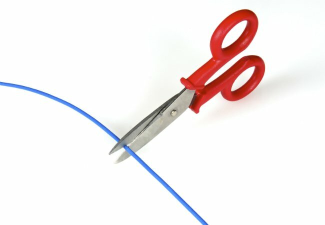 Kako odstraniti žico - s škarjami