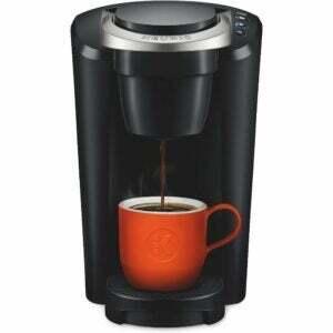 Geriausias vienos porcijos kavos aparatų pasirinkimas: Keurig K-Compact kavos virimo aparatas