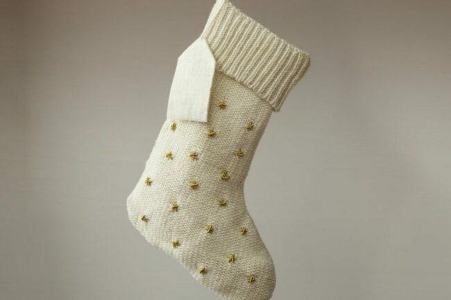 Geriausias kalėdinių kojinių pasirinkimas: megztos metalo siūlų „Starburst“ kojinės
