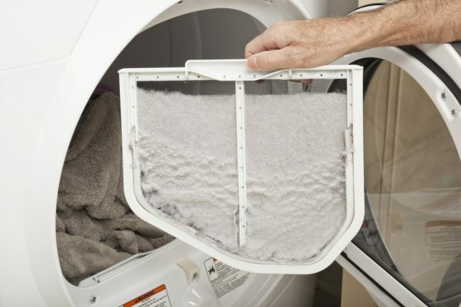 リントを取り除くことにより、乾燥機からの焦げた臭いを防ぎます