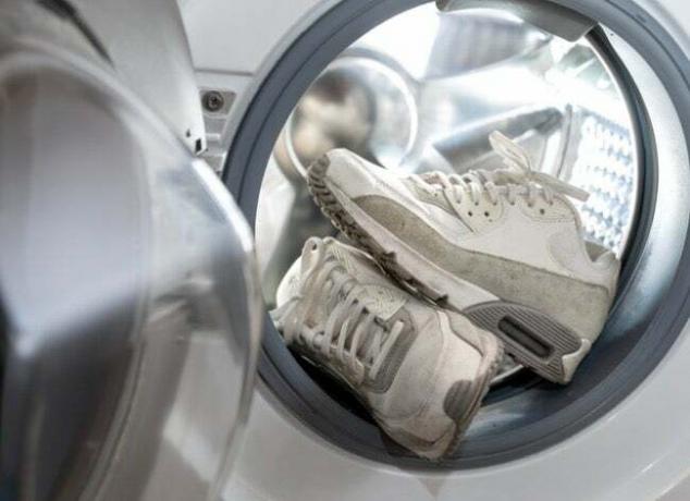 세탁기에서 신발을 세탁하는 방법