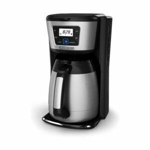 האפשרות הטובה ביותר להכנת קפה בטפטוף: מכונת קפה תרמית 12 כוסות BLACK+DECKER