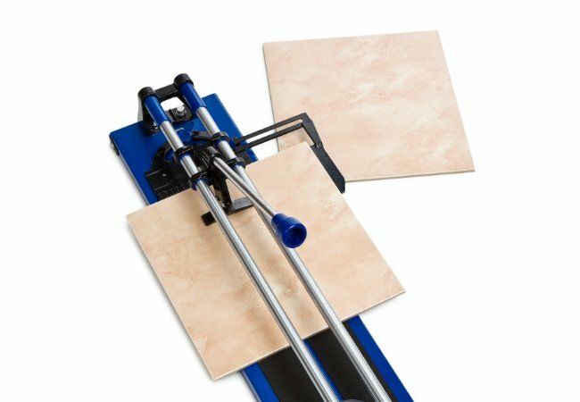 Как да режете керамични плочки - с помощта на резачка за плочки
