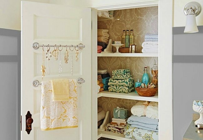 Ideas para armarios pequeños: barras de toallas reutilizadas
