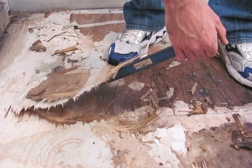 Уградња подова од винилних дасака - оштећена подлога