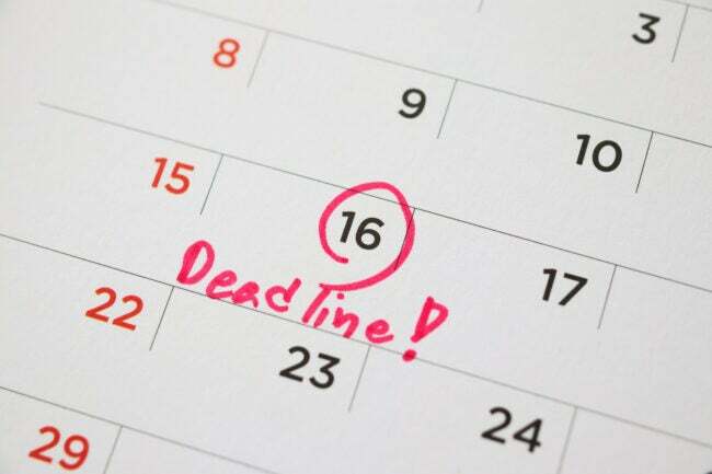 iStock-1253559326 produktivitetshackkalender med datum inringat och deadline skriven i