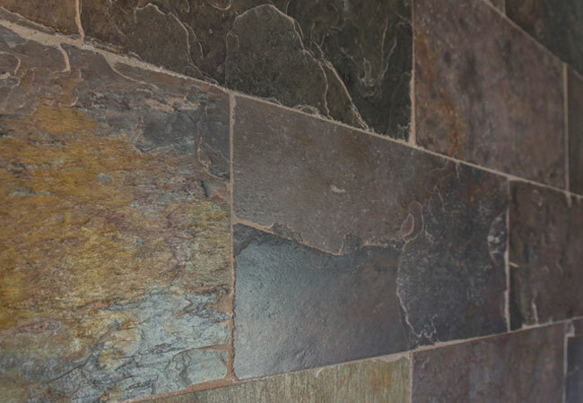 Натуральный камень и 4 других типа плитки, которые следует учитывать для полов, стен и фартуков