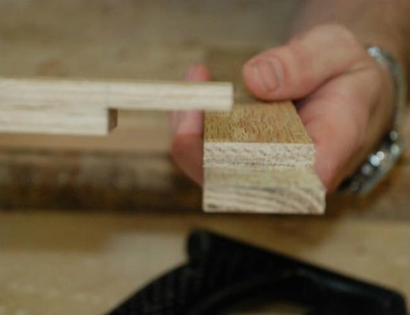 7 tipos resistentes de juntas de madera: la junta de solapa con muescas