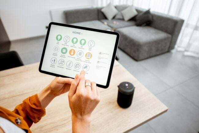 smart home monitor på tablet