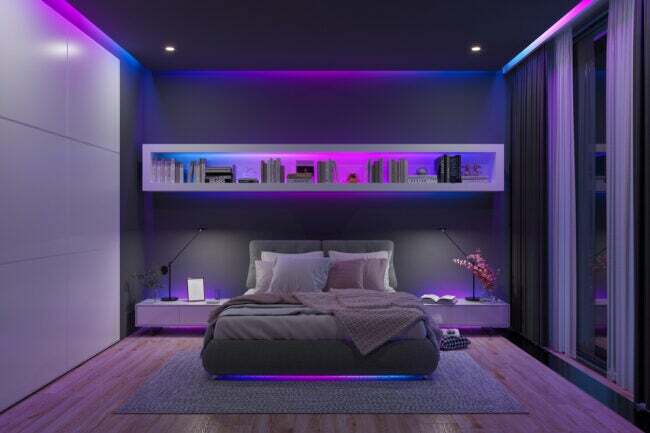 moderni-makuuhuone-LED-valot-kirjahyllyssä-ja-huoneen ympärillä