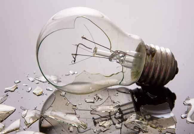 Kuinka: Poista rikkoutunut hehkulamppu