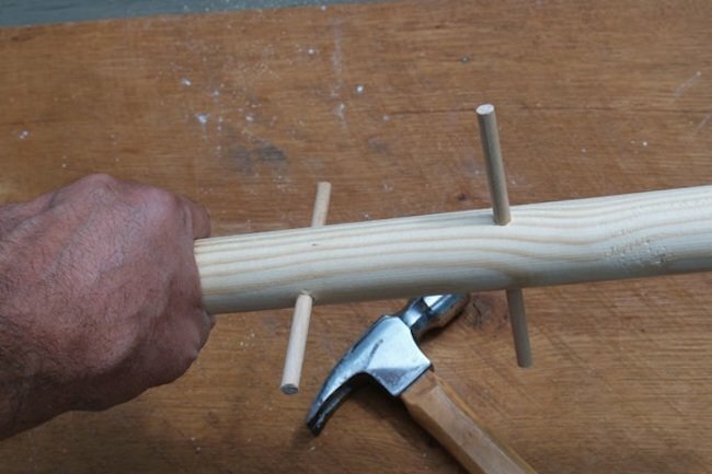 Sådan repareres et skab - Indsæt træpinde