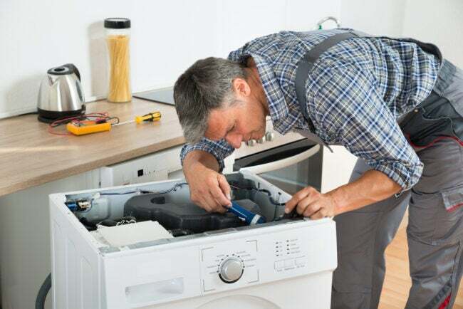 Wen kann ich anrufen, um die Waschmaschine zu reparieren?