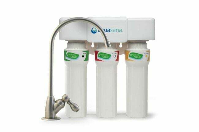 Nejlepší filtry pro vaši možnost pití: Aquasana 3-stupňový systém filtrace vody Claryum pod dřezem s maximálním průtokem