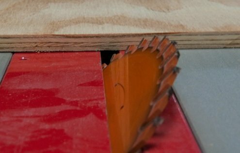 Wie man eine Gehrungsecke macht - Tischkreissägen-Neigung