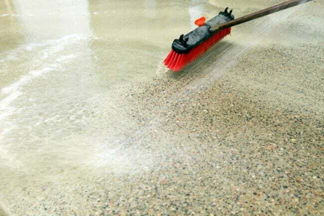 Custos de serviços de limpeza e vedação de concreto