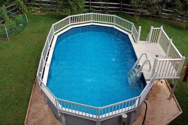 Najlepšie možnosti nadzemných schodov k bazénu