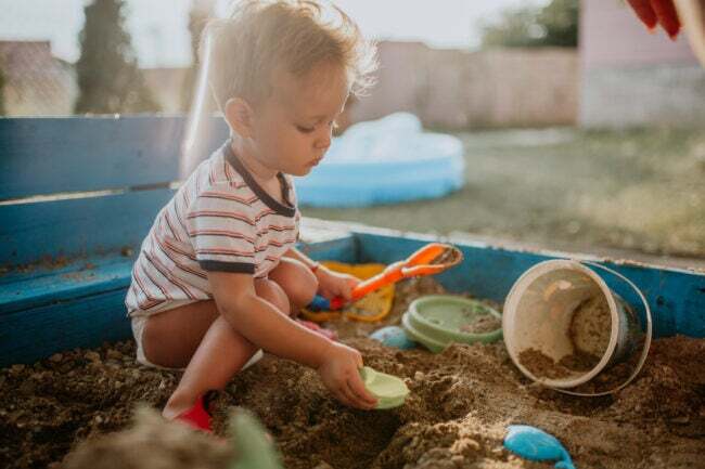 14 maneras de hacer su jardín a prueba de niños