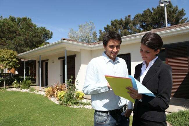 住宅保証の買い手または売り手に支払う人