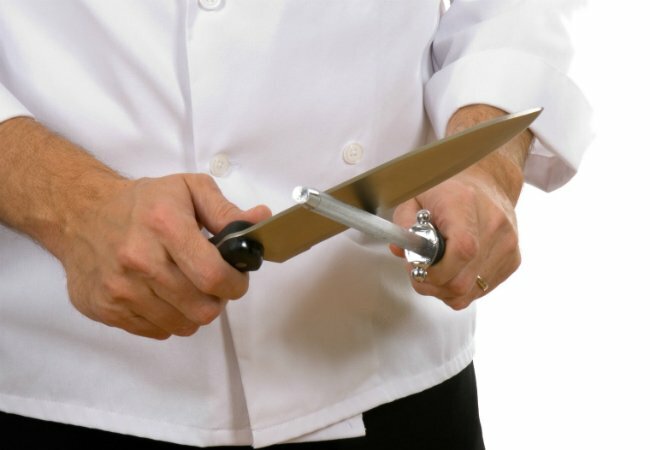 Hvordan slipe en kjøkkenkniv - med en stålstang