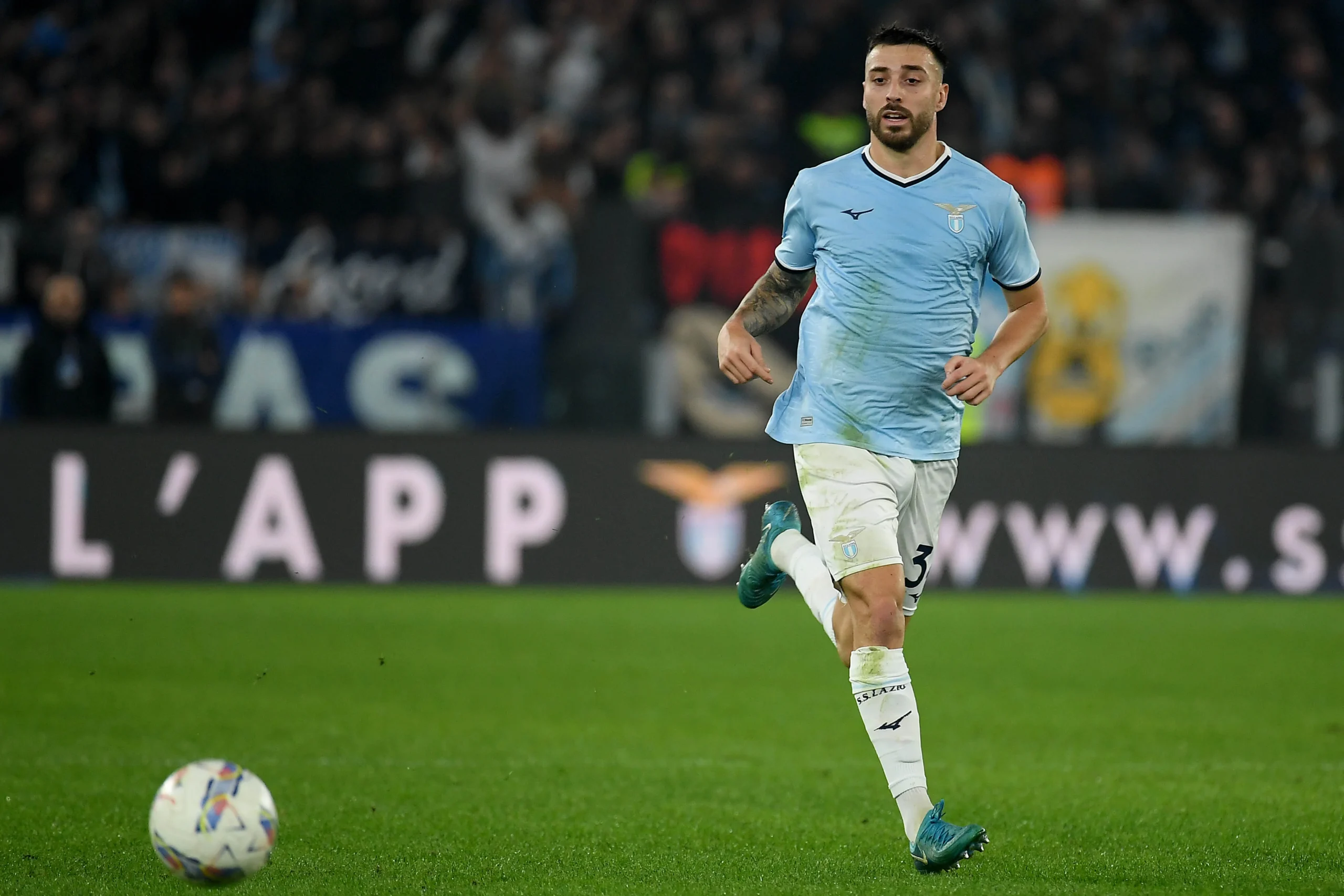 AC Milan Dapat Lampu Hijau Rekrut Defender Lazio, Mario Gila, di Musim Panas 2024