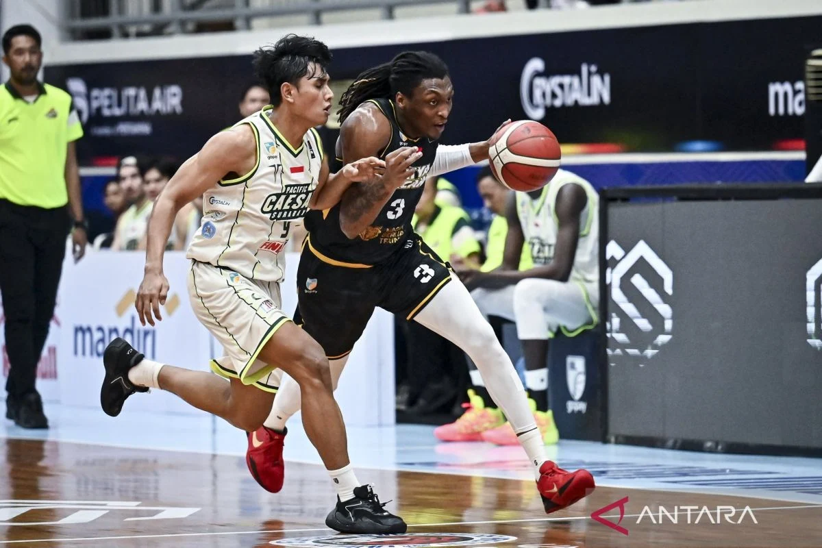 AJ Bramah Guncang IBL: Pacific Caesar Surabaya Tundukkan Satya Wacana dengan Taktik Agresif
