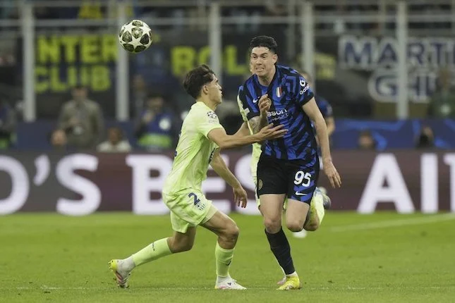 Barcelona Siapkan Plan B Transfer Bastoni, Natan Bernardo Masuk Radar