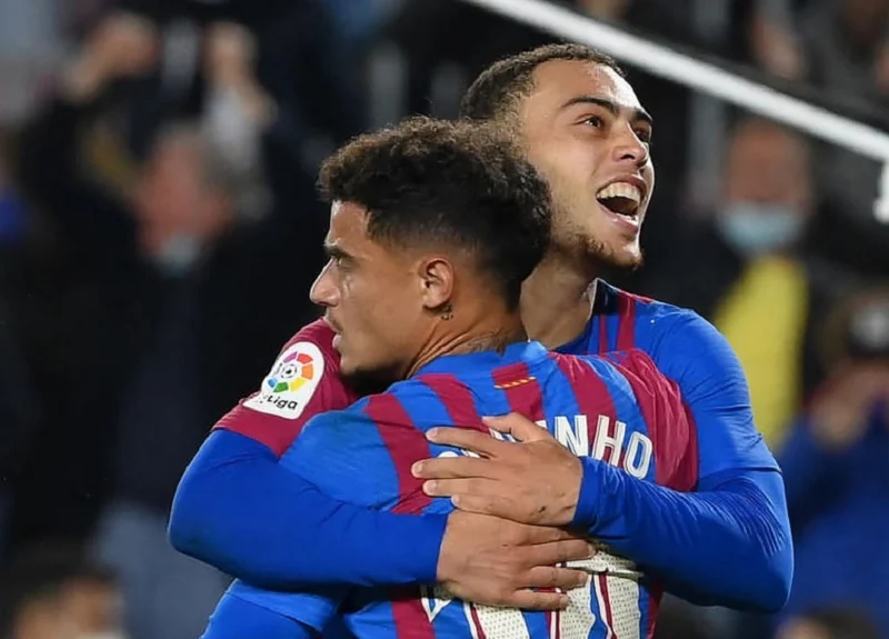 Bastoni Jadi Incaran: Liverpool dan Manchester City Siap Menantang Barcelona