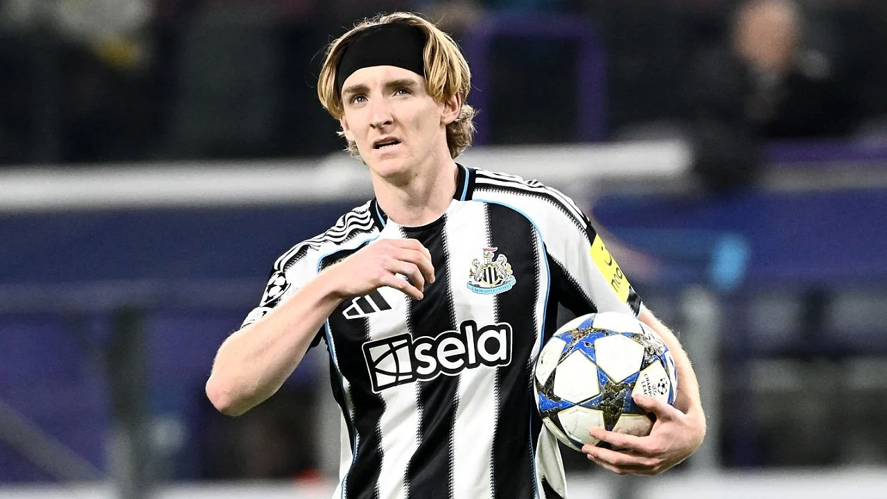 Bayern Munich Tertarik Anthony Gordon, Newcastle Tetapkan Harga Tinggi
