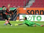 Fabian Rieder Kritik Efektivitas Augsburg Usai Imbang 0-0 vs Eintracht Frankfurt